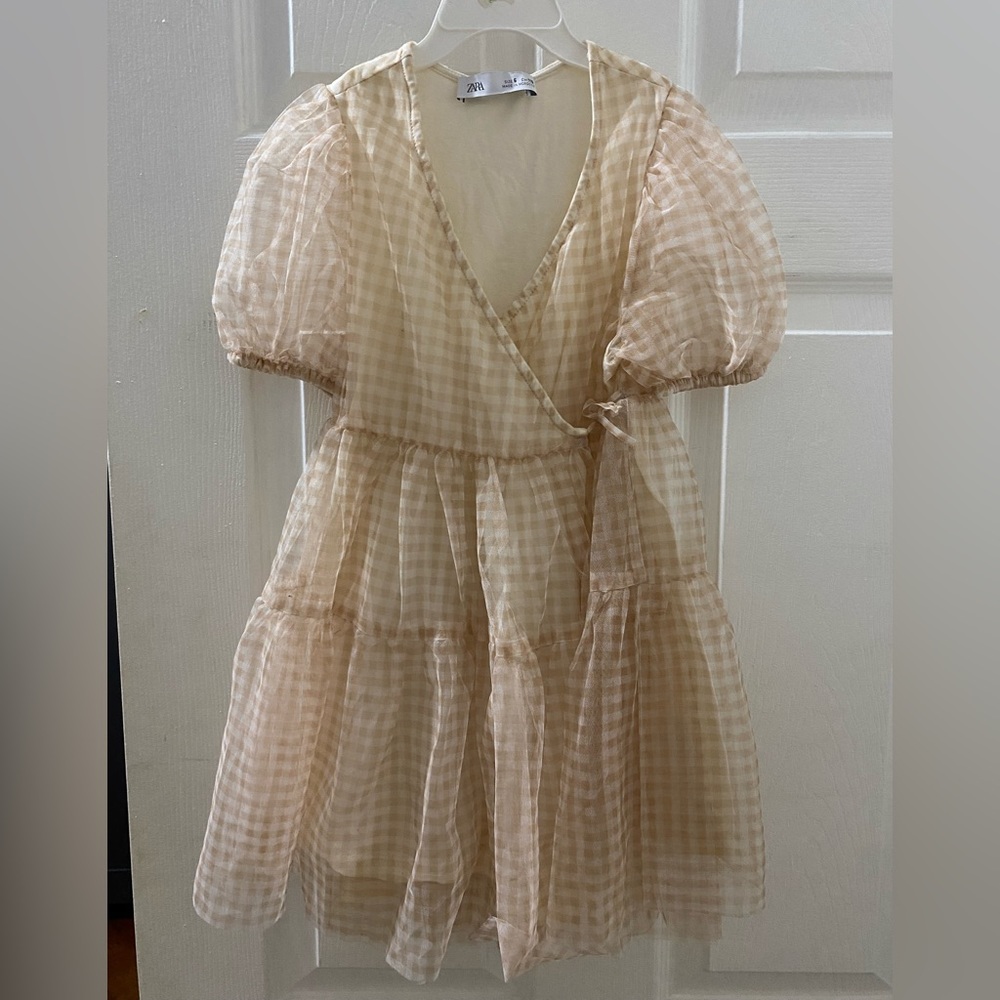 Beautiful girl dress, size 6, used